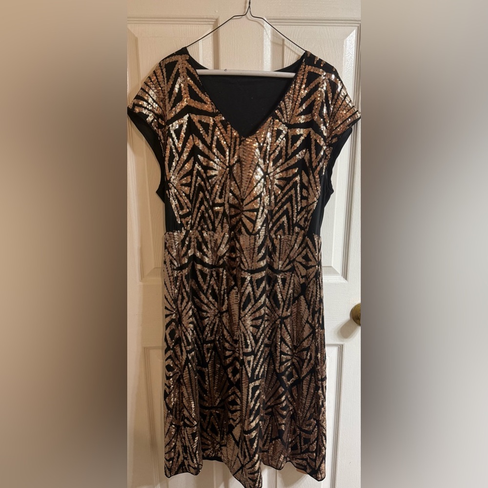 BloomChic Black and Gold Geometric Sequin Dress Size 14-16
